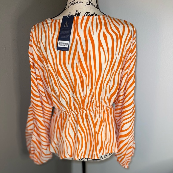 NEW- ONLY ONE LEFT! - Orange and White zebra print top - size Medium lightweight - Picture 7 of 10